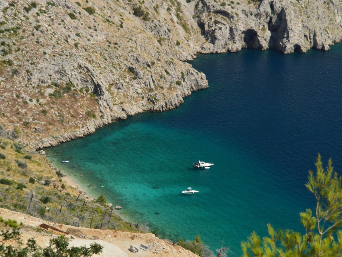 Digital Detox at Sea: How Sailing the Adriatic Helps You Truly Switch Off